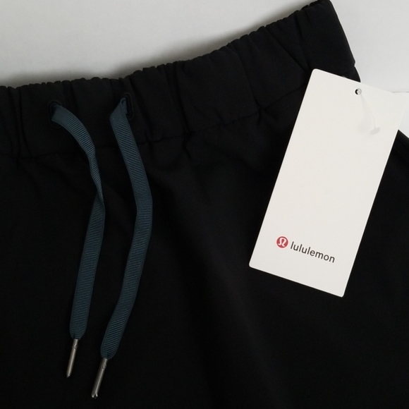 Lululemon on the fly Skirt - Picture 2 of 5